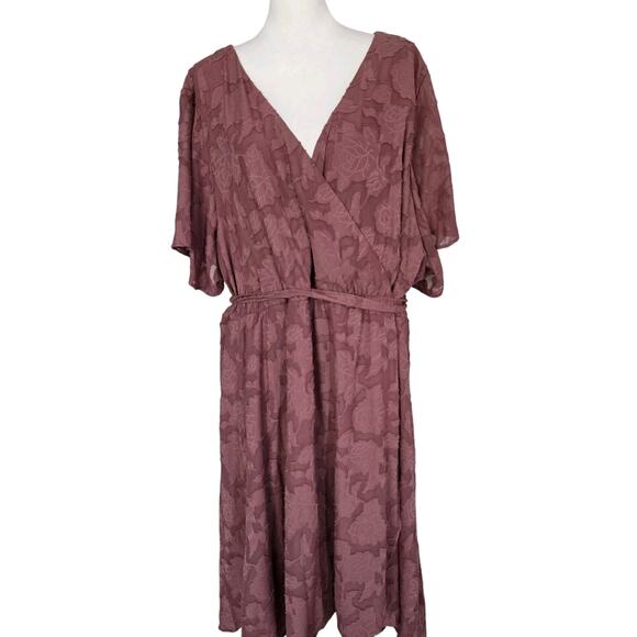 Feminine Pink Floral Burnout Jacquard Wrap Midi Dress Flutter Sleeve Torrid Sz 6 - Picture 1 of 13